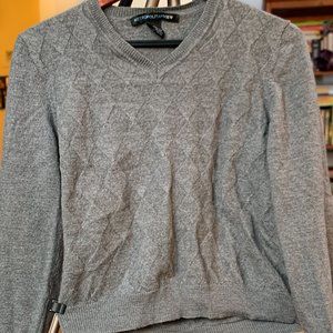 Gray long sleeve v-neck sweater